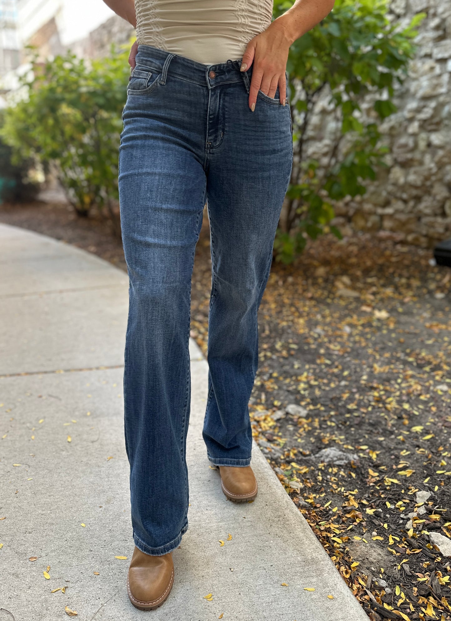 Judy Blue Samantha Mid Rise V-Front Vintage Wash Straight Leg Jeans