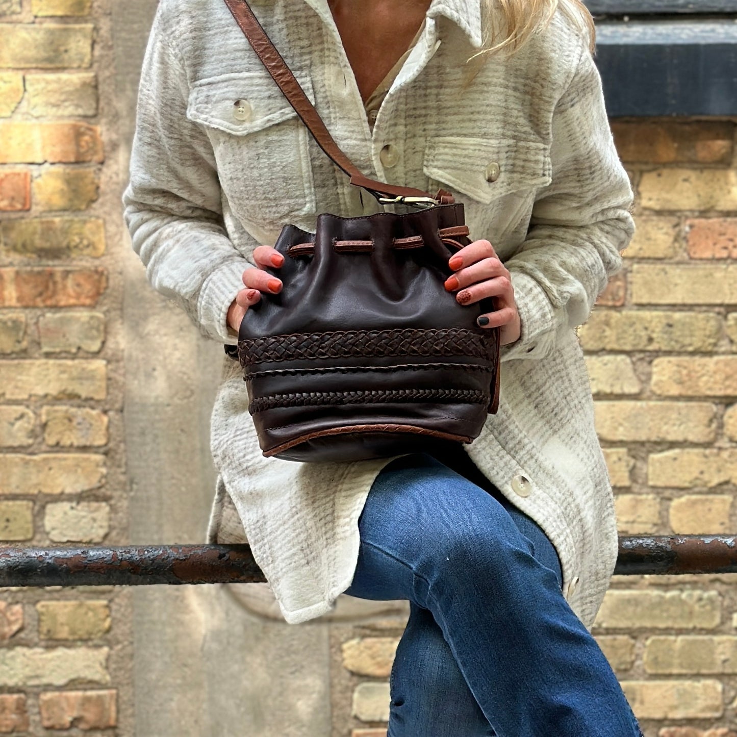 ili Nevada Drawstring Crossbody