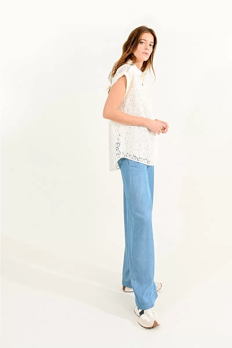 Delicate Lace Sleeveless Top