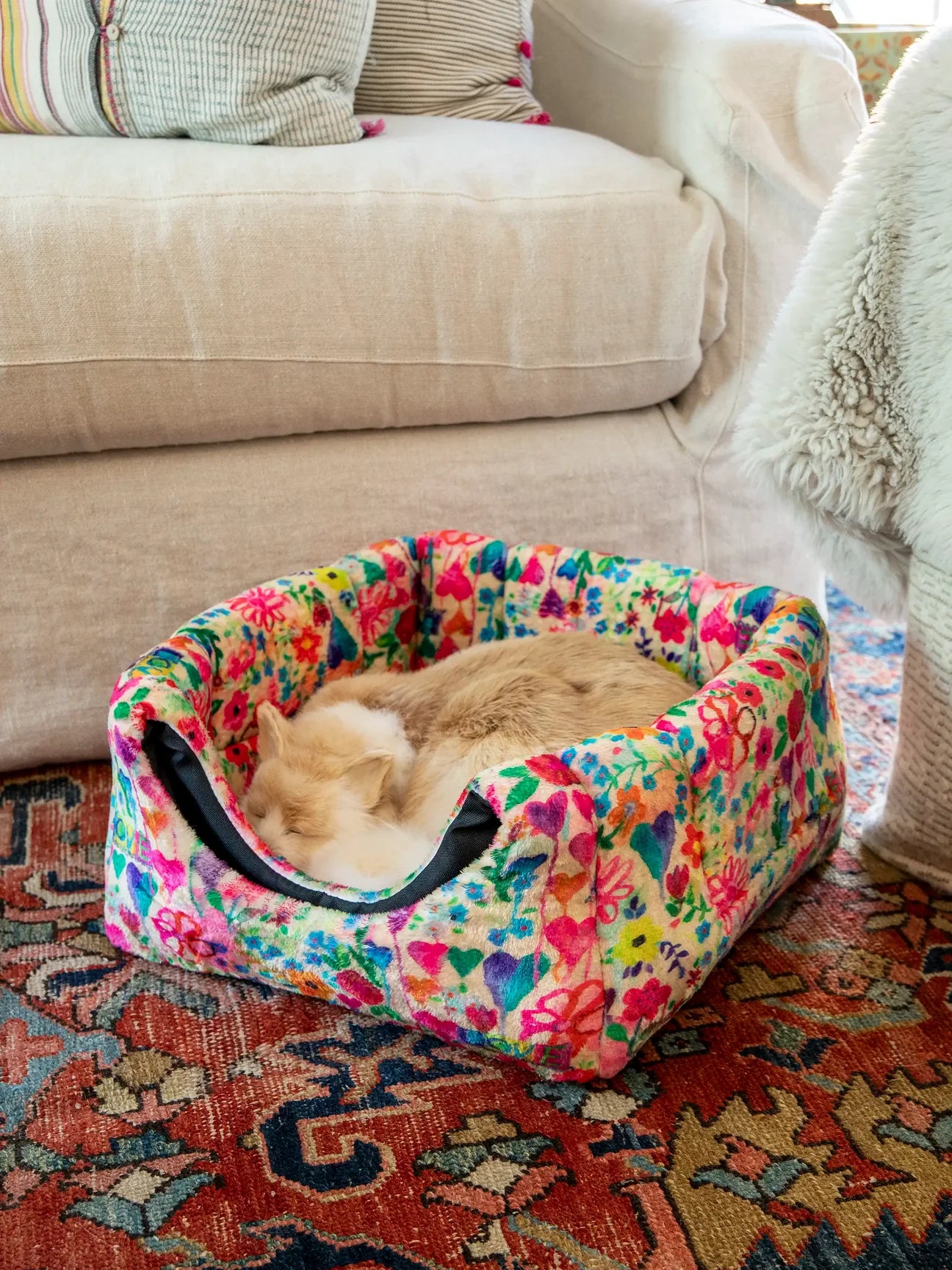 Love Graffiti Floral Collapsible Cozy Cat Bed