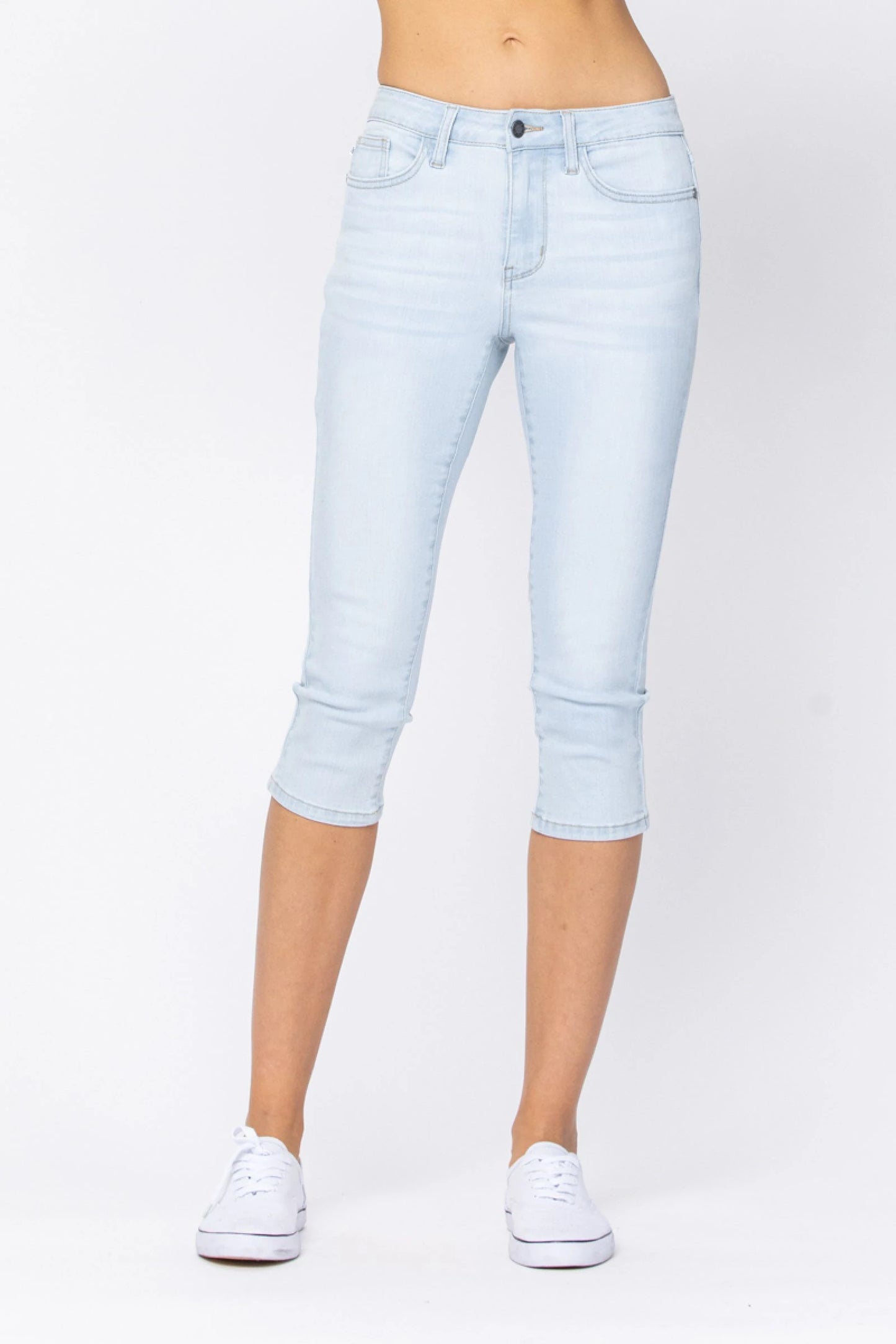 Distressed 2025 capri jeans