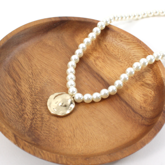 Faux Pearl Pendant Necklace
