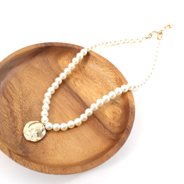 Faux Pearl Pendant Necklace